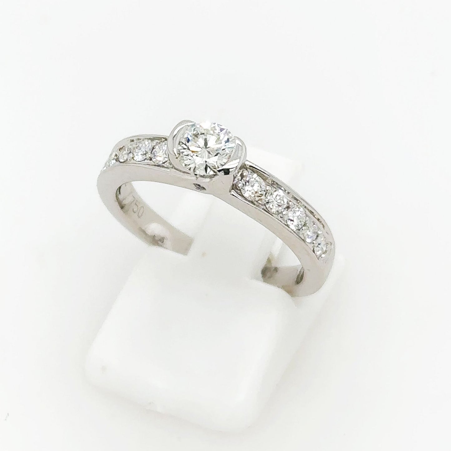 18ct White Gold Diamond Engagement Ring
